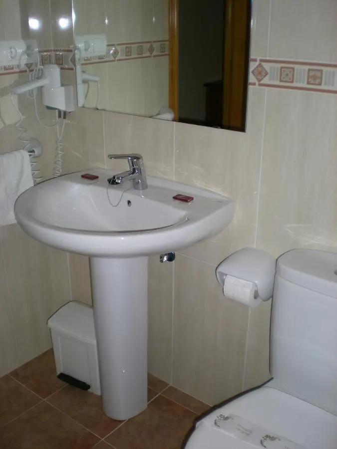 Labella María Hotel Pinos Genil 2*,  Espanha